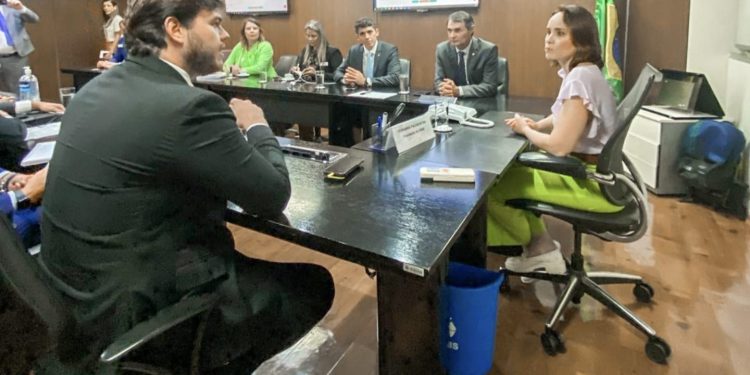 Bruno assegura liberações de recursos no MEC e no Ministério dos Transportes para Campina Grande
