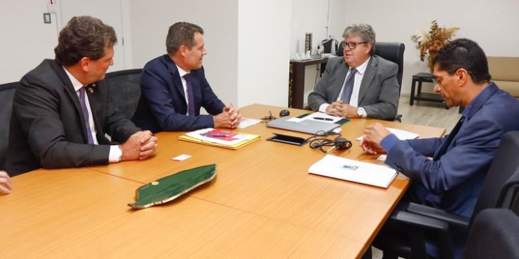 Governador da Paraíba e embaixador da Suíça no Brasil discutem parcerias e investimentos