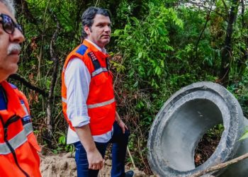 Vice-prefeito da Capital visita pontos críticos relacionados às chuvas e vistoria obras de drenagem