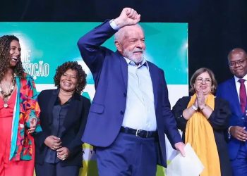 Acompanhado de ministras e Janja, Lula lança pacote com mais de 25 ações para mulheres