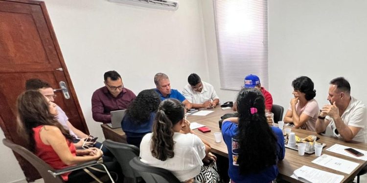 Nabor garante manter isonomia entre servidores e encaminhará projetos de lei à Câmara para reajuste salarial de 46 categorias