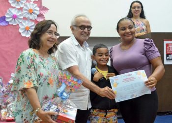 Prefeitura de João Pessoa realiza entrega de certificados e kits para alunos de oficina de ovos de Páscoa