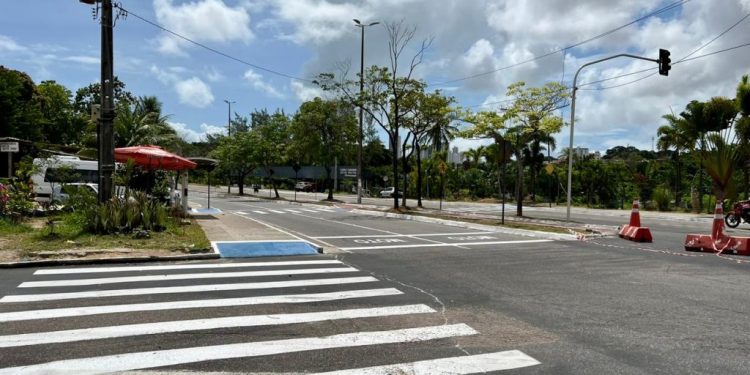 Semob-JP realiza intervenção em trecho da Avenida Beira-Rio e instala semáforo para controlar o tráfego