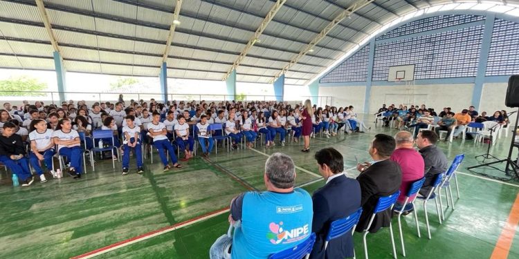 Projeto Futuro Jovem realiza aula inaugural sobre Estatuto da Juventude em escola municipal de Patos