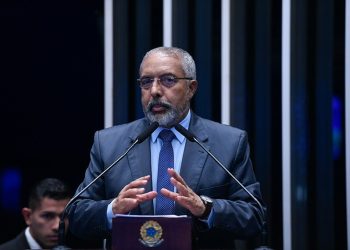 Paulo Paim afirma que juros altíssimos paralisam a economia e a produção nacional