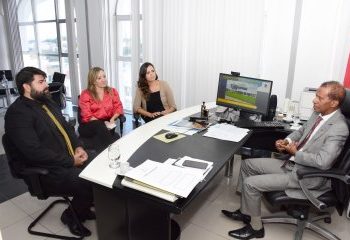 Presidente do TJPB recebe projeto de energia solar para o Fórum de Sousa