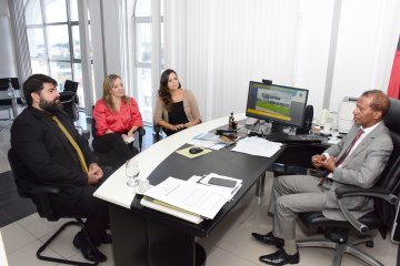 Presidente do TJPB recebe projeto de energia solar para o Fórum de Sousa