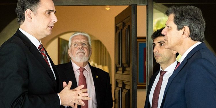 Rodrigo Pacheco e Fernando Haddad discutem linhas gerais do novo arcabouço fiscal