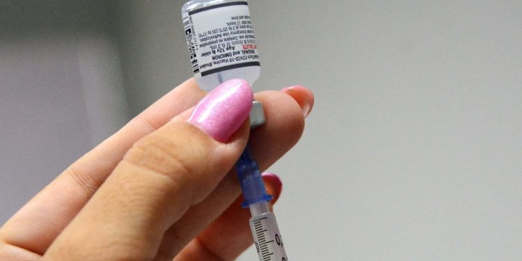 João Pessoa aplica a partir desta segunda vacina bivalente contra Covid-19 em maiores de 60 anos
