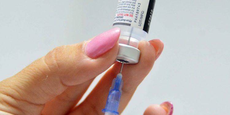 João Pessoa amplia vacinação bivalente contra Covid-19 para trabalhadores de saúde
