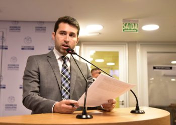 Michel Henrique adota tom crítico em 1º discurso, reforça bandeiras e recorda atuação do pai na ALPB