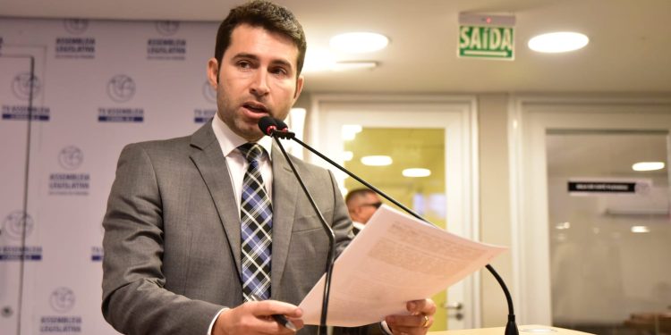 Michel Henrique adota tom crítico em 1º discurso, reforça bandeiras e recorda atuação do pai na ALPB