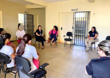 Mês da Mulher: Secretaria Executiva de Políticas para a Mulher participa de roda de conversa no Presídio Feminino de Patos