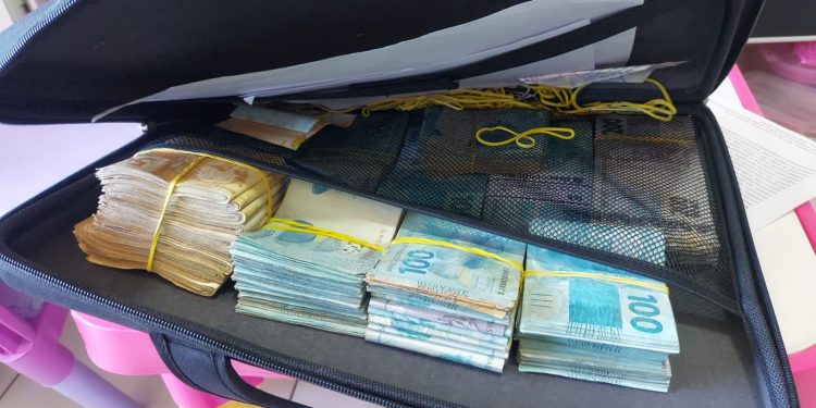 Operação Festa de Terreiro apura prejuízo de R$ 8 milhões aos cofres públicos; mala com dinheiro foi achada