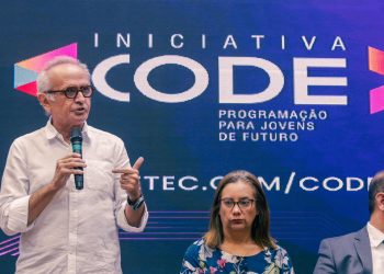 Cícero lança programa que dará formação em programação a estudantes da Capital