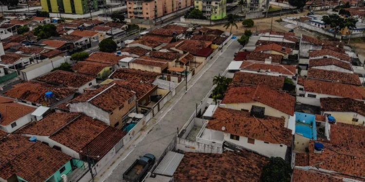 Cícero entrega ruas pavimentadas no Geisel e população comemora: “Eu chorava com a lama na minha porta”