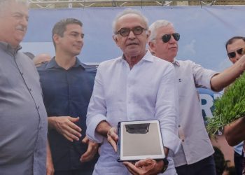 Cícero Lucena assina ordem de serviço para reforma do Estádio da Graça