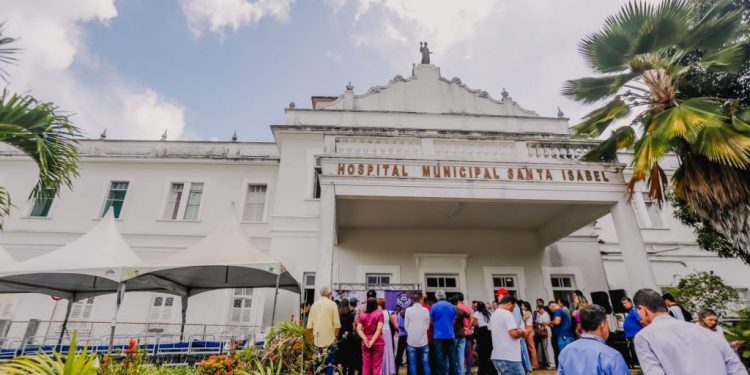 Cícero entrega 63 novos equipamentos para o Hospital Santa Isabel