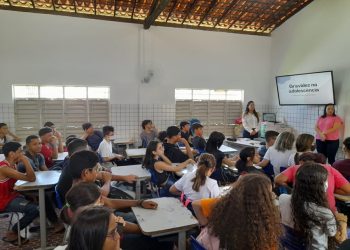 Prefeitura de Patos realiza palestra sobre prevenção da gravidez na adolescência para jovens do NUCA