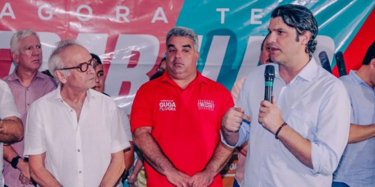 Cícero entrega obras no José Américo e autoriza iluminação em LED nas Laranjeiras