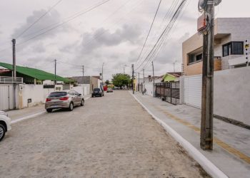 Cícero entrega obras no José Américo e autoriza iluminação em LED nas Laranjeiras