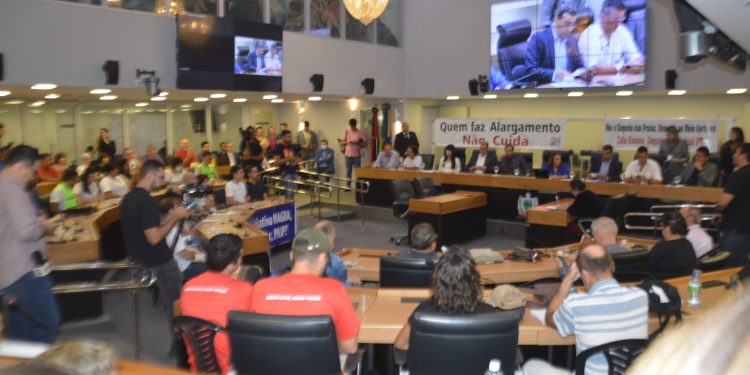 ALPB debate alargamento da orla de João Pessoa durante audiência pública
