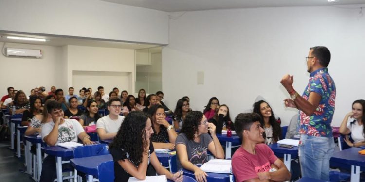 Escola do Legislativo da ALPB abre inscrições para cursinho Pré-Enem e lança curso de jornalismo político