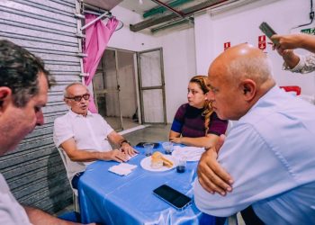 Prefeito toma café com lojistas do 4&400 e discute melhorias para o shopping