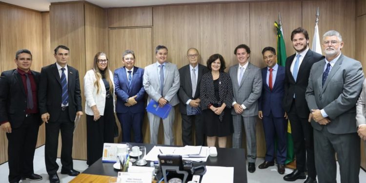 Veneziano articula reunião entre comitiva de CG e ministra da Saúde
