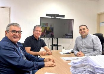 Nabor se reúne com secretário de Saúde para ampliar oferta de serviços importantes em Patos e região