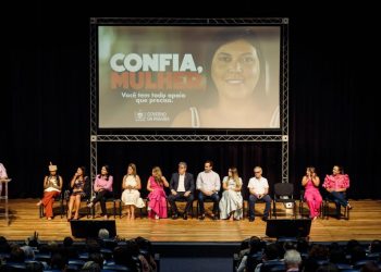 Cícero acompanha João no lançamento de programação alusiva ao mês da mulher