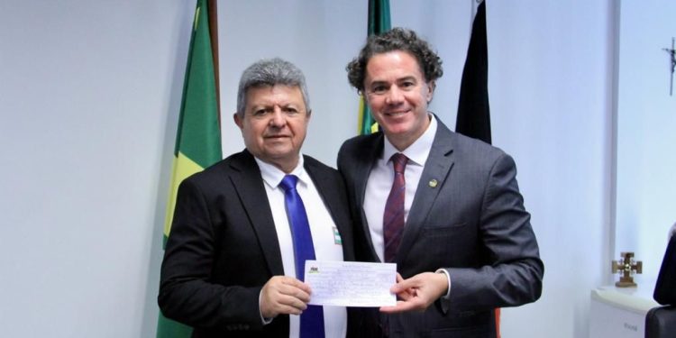 Prefeito de Gurinhém, Tarcísio Saulo de Paiva, também assina ficha de filiação ao MDB