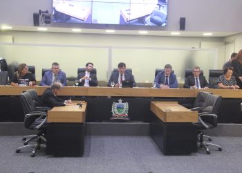 ALPB debate novo piso salarial da enfermagem na Paraíba durante audiência pública
