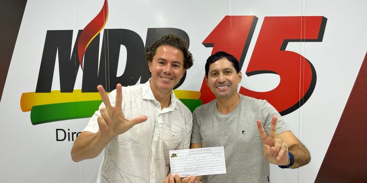 Com presença de Veneziano, Prefeito de Cuité de Mamanguape assina ficha de filiação ao MDB