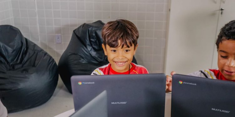 Em Mangabeira, Cícero entrega 16ª unidade educacional reestruturada pela gestão
