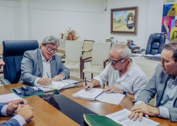 Cícero e João renovam concessão para que Cagepa opere sistema de água e esgoto da Capital por mais 30 anos