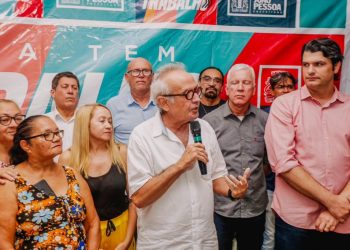 Cícero Lucena entrega pavimentação de cinco vias no João Paulo II