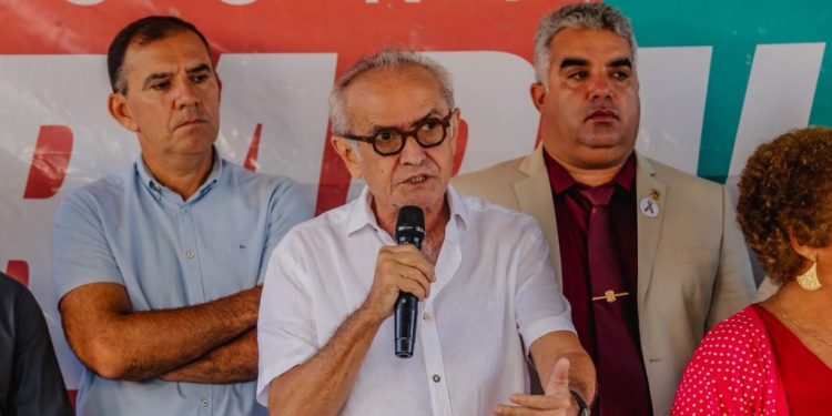 Cícero assina ordens de serviço e garante 100% de pavimentação em dois bairros de JP