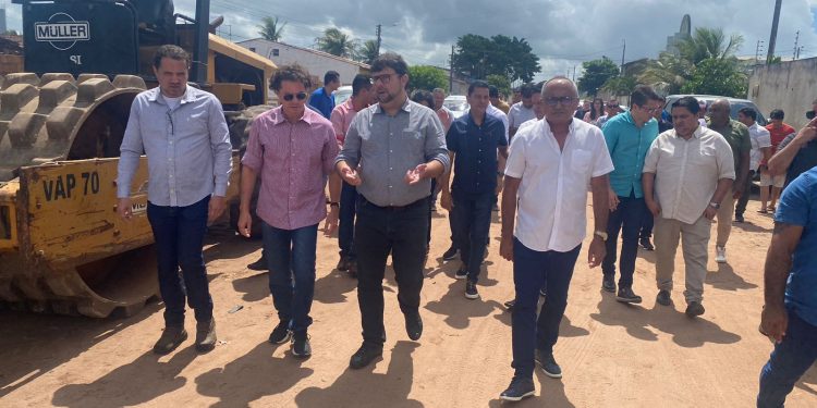 Codevasf implanta mais de R$ 6 milhões de emendas de Veneziano em pavimentações em Pedras de Fogo, Alhandra e Caaporã