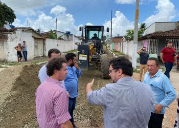 Codevasf implanta mais de R$ 6 milhões de emendas de Veneziano em pavimentações em Pedras de Fogo, Alhandra e Caaporã