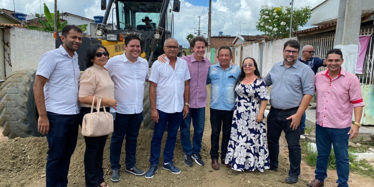 Codevasf implanta mais de R$ 6 milhões de emendas de Veneziano em pavimentações em Pedras de Fogo, Alhandra e Caaporã