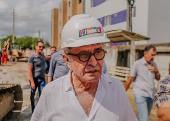 Cícero acompanha obras de drenagem que vão resolver alagamentos em pontos críticos