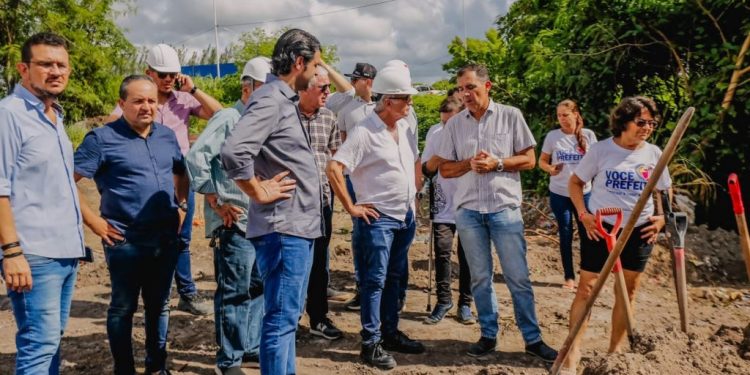 Cícero acompanha obras de drenagem que vão resolver alagamentos em pontos críticos