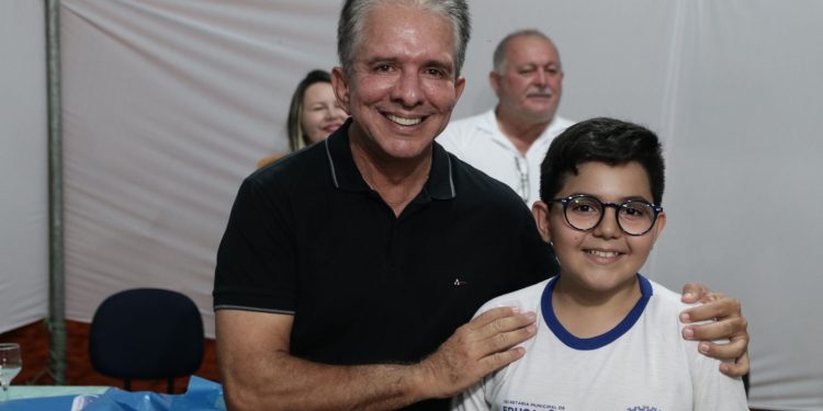 Prefeitura de Patos entrega mais 84 óculos e alcança mais 300 alunos contemplados pelo programa Novos Olhares