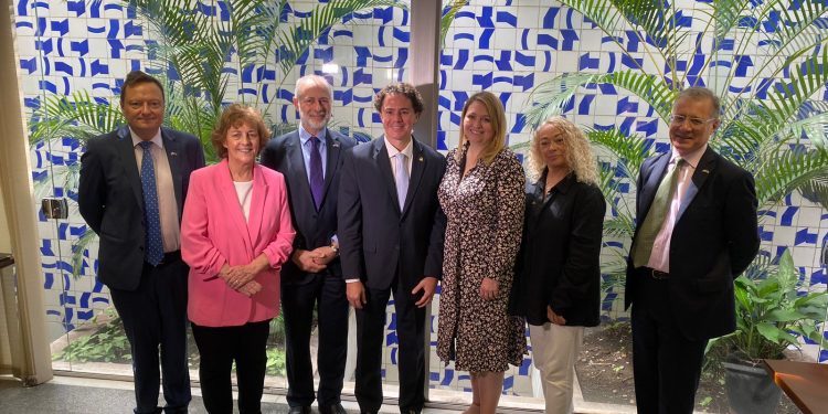 Parlamentares do Reino Unido elogiam atuação de Veneziano e do Senado diante dos atos antidemocráticos de 8 de janeiro