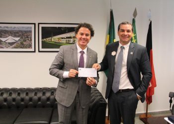 Prefeito de Baía da Traição assina ficha de filiação ao MDB