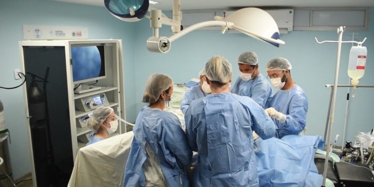 Primeira cirurgia do programa Opera Paraíba Mulher no Hospital de Clínicas é realizada com sucesso