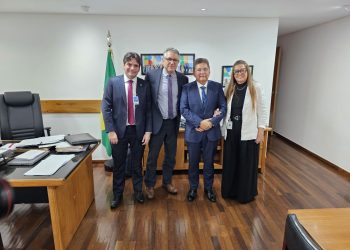 Em audiência com ministro, Murilo Galdino pede prioridade para conclusão da Adutora do Pajeú