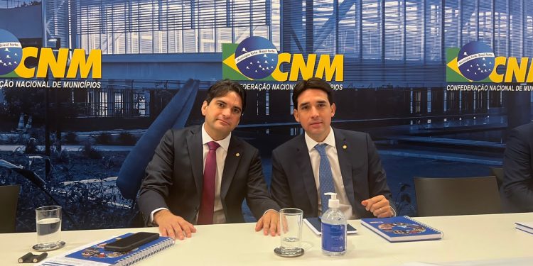 Murilo Galdino participa de reunião de lançamento das Frentes Parlamentares e  Conselho Político da CNM