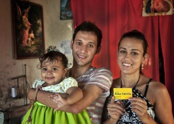Bolsa Família é recriado com mínimo de R$ 600 por família e mais R$ 150 por criança de até 6 anos